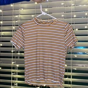 Simple and cute semi crop top